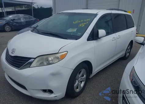 2011 Toyota Sienna Le V6 из США, поврежденный, VIN 5TDKK3DC7BS051343